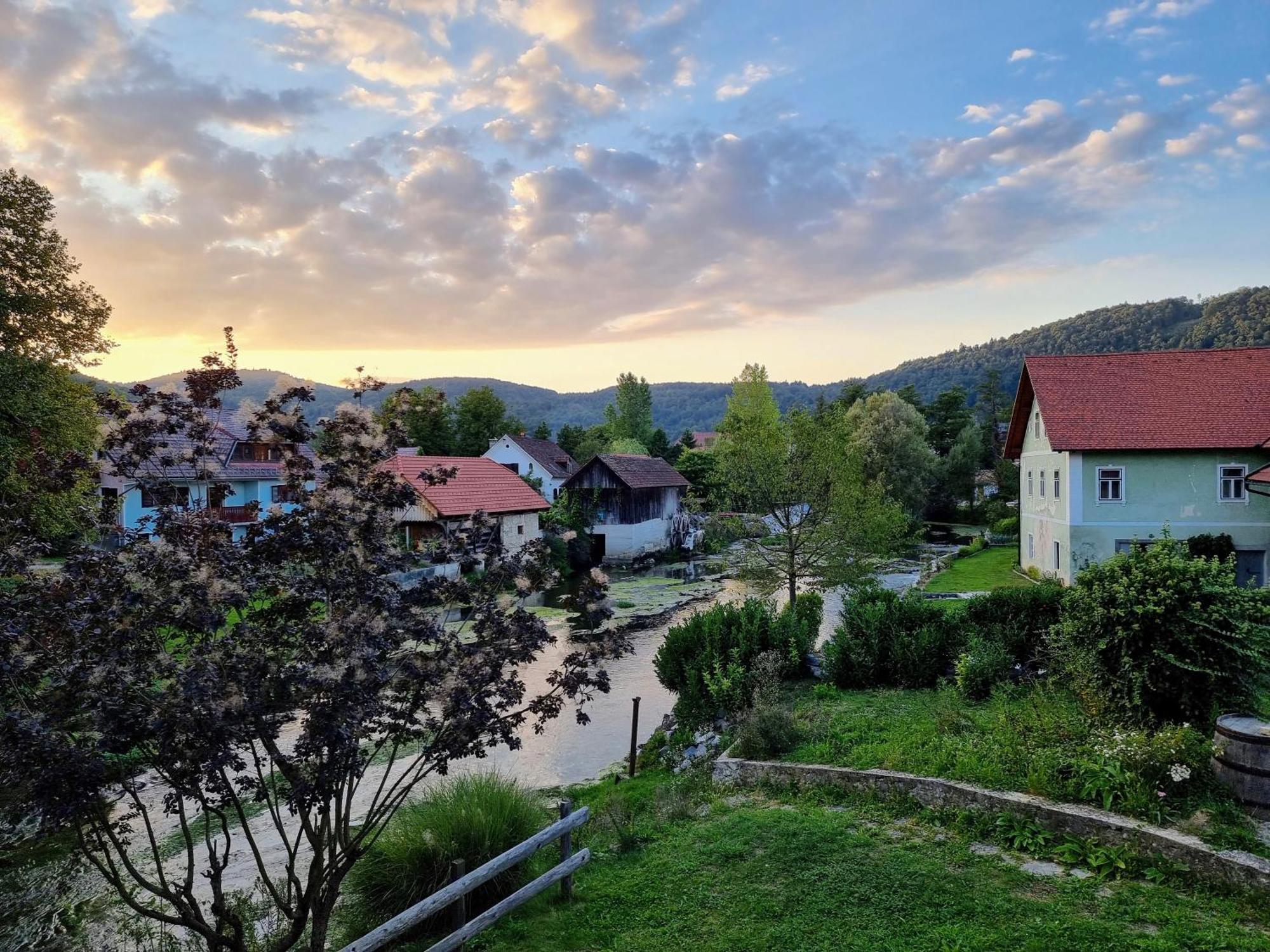 Krka River Lodge Znojile pri Krki Exterior foto